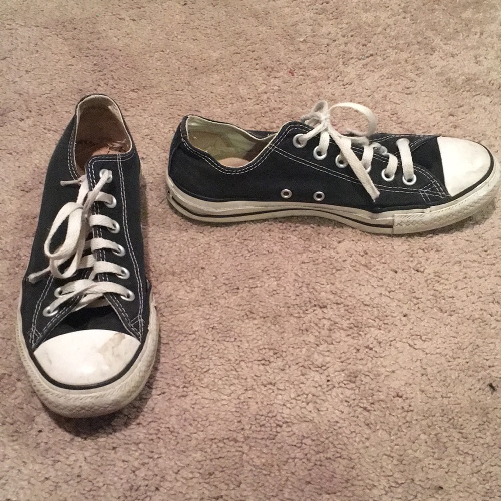 Black low top converse